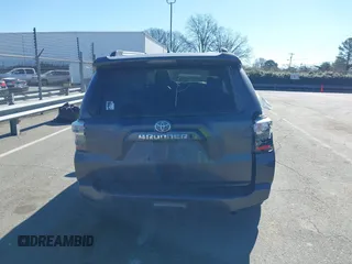 2021 Toyota 4Runner SR5 z VIN JTEMU5JR7M5953230, wystawiony jako IAAI lot #41705423 z przebiegiem 64 240 mil mil oraz . Historia ofert i sprzedaży dostępna na DreamBid. Obrazek 16.