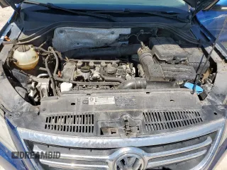 2010 Volkswagen Tiguan Wolfsburg Edition z VIN WVGAV7AXXAW004058, wystawiony jako Copart lot #50976575 z przebiegiem 83 620 mil mil oraz Szkoda całkowita • Salvage title. Historia ofert i sprzedaży dostępna na DreamBid. Obrazek 12.