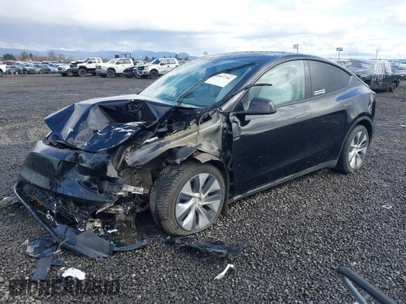 2022 Tesla Model Y Long Range z VIN 7SAYGDEE4NF447985, wystawiony jako IAAI lot #41811782 z przebiegiem 81 973 mil mil oraz . Historia ofert i sprzedaży dostępna na DreamBid. Obrazek 2.