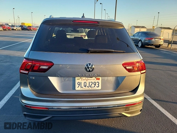2024 Volkswagen Tiguan SE z VIN 3VV3B7AX0RM107010, wystawiony jako IAAI lot #42845198 z przebiegiem 22 903 mil mil oraz . Historia ofert i sprzedaży dostępna na DreamBid. Obrazek 32.