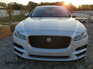 2019 Jaguar F-Pace 25t with VIN SADCS2FX0KA616001, listed as a Copart auction lot 78096724 with 57,619 mi miles and Clean title. Bid and sale history available at DreamBid. Image 5.