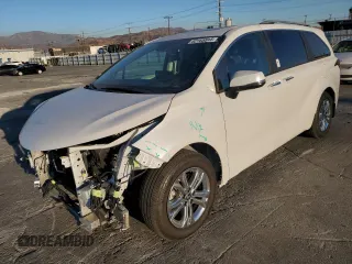 2024 Toyota Sienna Platinum z VIN 5TDESKFC8RS119874, wystawiony jako Copart lot #82165844 z przebiegiem 16 291 mil mil oraz Szkody całkowita. Historia ofert i sprzedaży dostępna na DreamBid. Obrazek 1.