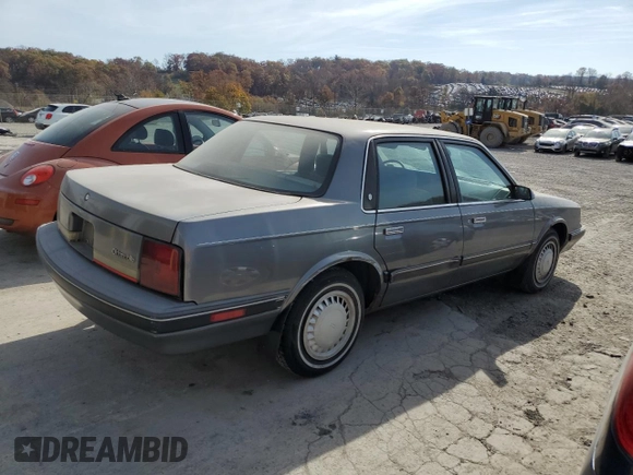 1990 Oldsmobile Cutlass z VIN 2G3AL54R2L2339637, wystawiony jako Copart lot #78364484 z przebiegiem 89 106 mil mil oraz Tytuł czysty. Historia ofert i sprzedaży dostępna na DreamBid. Obrazek 3.