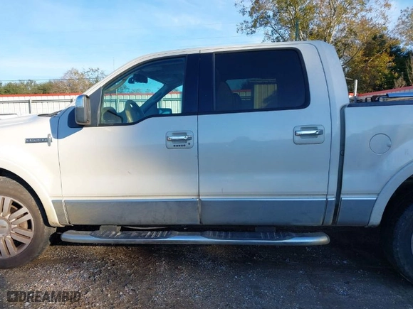 2006 Lincoln Mark LT with VIN 5LTPW16566FJ20877, listed as a IAAI auction lot 41031075 with NaN miles. Bid and sale history available at carsss.com. Image 14.
