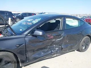 2024 Tesla Model 3 z VIN 5YJ3E1EA7RF721467, wystawiony jako IAAI lot #41857656 z przebiegiem 6 197 mil mil oraz . Historia ofert i sprzedaży dostępna na DreamBid. Obrazek 6.