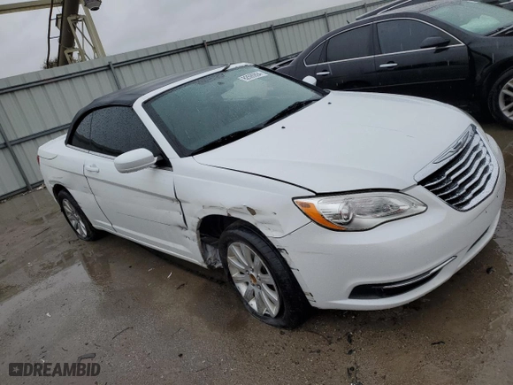 2012 Chrysler 200 Touring with VIN 1C3BCBEB9CN116105, listed as a Copart auction lot 82590894 with NaN miles and Salvage Title. Bid and sale history available at carsss.com. Image 4.