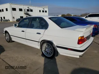 1991 BMW M5 z VIN WBSHD9319MBK05979, wystawiony jako Copart lot #85645534 z przebiegiem 138 219 mil mil oraz Tytuł czysty. Historia ofert i sprzedaży dostępna na DreamBid. Obrazek 2.