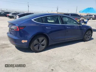 2020 Tesla Model 3 Long Range z VIN 5YJ3E1EB7LF647614, wystawiony jako Copart lot #51316115 z przebiegiem 54 917 mil mil oraz Szkoda całkowita • Salvage title. Historia ofert i sprzedaży dostępna na DreamBid. Obrazek 3.