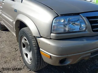 2005 Suzuki Grand Vitara LX with VIN JS3TD62V454200331, listed as a IAAI auction lot 41896812 with 122,974 mi miles. Bid and sale history available at carsss.com. Image 6.