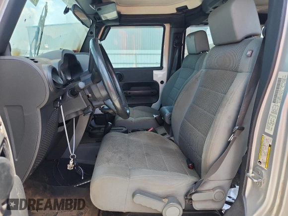 2007 Jeep Wrangler Unlimited Sahara с VIN 1J4GA59167L183198, выставлен на аукционе Copart как лот 62135995 с пробегом Не указан миль и Списание • Salvage title. История ставок и продаж доступна на DreamBid. Изображение 7.