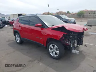 2018 Jeep Compass Latitude z VIN 3C4NJDBB7JT328223, wystawiony jako IAAI lot #42382304 z przebiegiem 84 728 mil mil oraz . Historia ofert i sprzedaży dostępna na DreamBid. Obrazek 1.