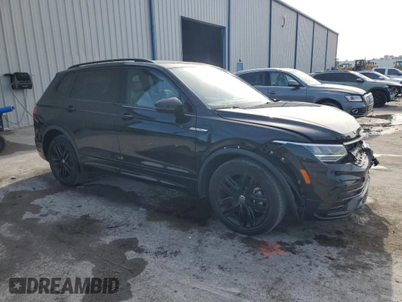 2022 Volkswagen Tiguan SE R-Line Black with VIN 3VVCB7AX9NM099855, listed as a Copart auction lot 53824465 with 31,617 mi miles and Salvage Title. Bid and sale history available at DreamBid. Image 4.
