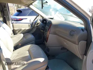 2003 Chrysler Town & Country EX with VIN 2C4GP74L83R212596, listed as a IAAI auction lot 41335410 with Not Provided miles and . Bid and sale history available at carsss.com. Image 5.