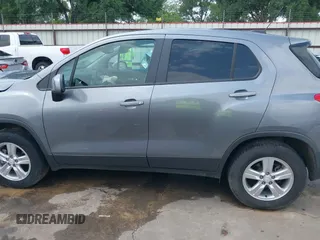 2020 Chevrolet Trax LS z VIN 3GNCJNSB4LL195895, wystawiony jako IAAI lot #42121618 z przebiegiem 54 016 mil mil oraz . Historia ofert i sprzedaży dostępna na DreamBid. Obrazek 14.