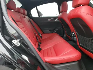 2023 Alfa Romeo Giulia Veloce z VIN ZARFAMBN7P7669364, wystawiony jako Copart lot #84547514 z przebiegiem Nie podano mil oraz Szkody całkowita. Historia ofert i sprzedaży dostępna na DreamBid. Obrazek 10.