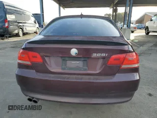 2008 BMW 3 Series 328i z VIN WBAWV13578P118345, wystawiony jako Copart lot #52437355 z przebiegiem 151 398 mil mil oraz Czysty tytuł • Clean title. Historia ofert i sprzedaży dostępna na DreamBid. Obrazek 6.