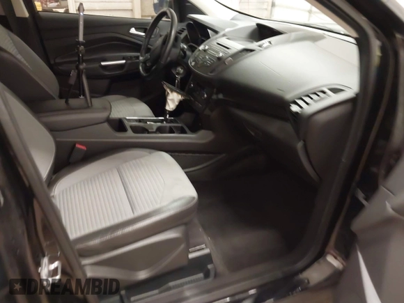 2017 Ford Escape SE with VIN 1FMCU9G98HUE31244, listed as a IAAI auction lot 40985971 with 88,067 mi miles. Bid and sale history available at carsss.com. Image 5.