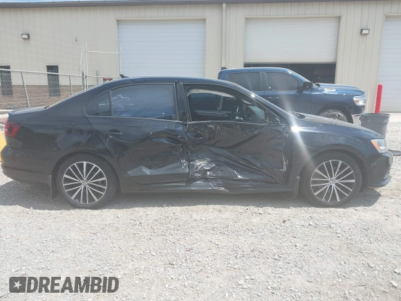 2016 Volkswagen Jetta Sport z VIN 3VWD17AJ9GM259251, wystawiony jako IAAI lot #42061241 z przebiegiem 183 325 mil mil oraz . Historia ofert i sprzedaży dostępna na DreamBid. Obrazek 13.