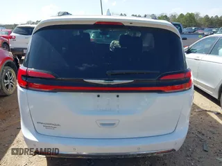 2022 Chrysler Pacifica Touring L with VIN 2C4RC1BGXNR132615, listed as a IAAI auction lot 41643983 with 45,717 mi miles and . Bid and sale history available at DreamBid. Image 16.