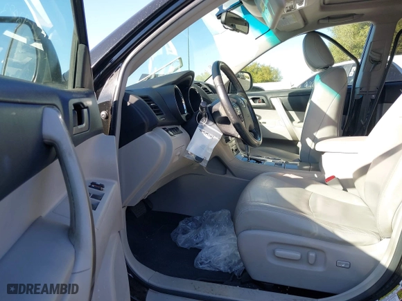 2011 Toyota Highlander with VIN 5TDZK3EH4BS039353, listed as a IAAI auction lot 40909367 with 126,024 mi miles. Bid and sale history available at carsss.com. Image 5.