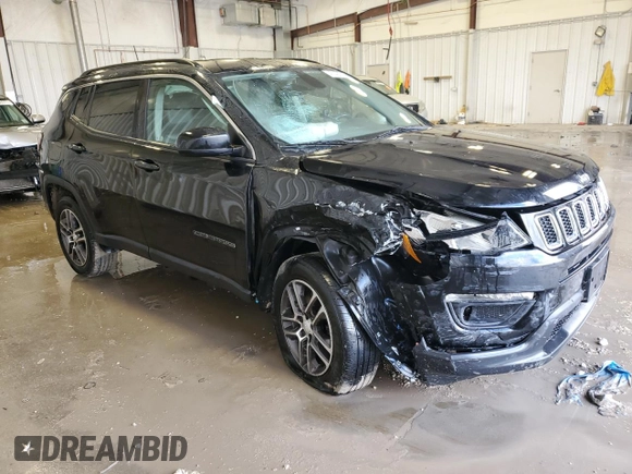 2017 Jeep Compass Latitude z VIN 3C4NJDBB3HT645698, wystawiony jako Copart lot #47094365 z przebiegiem Nie podano mil oraz Nie do naprawy • Non repairable. Historia ofert i sprzedaży dostępna na DreamBid. Obrazek 4.