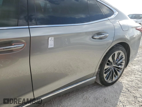 2022 Lexus LS 500 z VIN JTHD51FFXN5017708, wystawiony jako Copart lot #75569084 z przebiegiem 13 725 mil mil oraz Nie do naprawy • Non repairable. Historia ofert i sprzedaży dostępna na DreamBid. Obrazek 12.