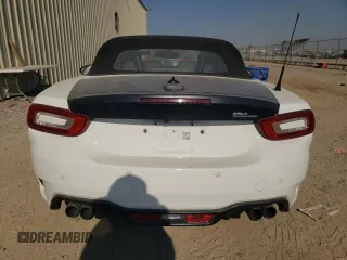 2019 FIAT 124 Spider Urbana Edition z VIN JC1NFAEK6K0142941, wystawiony jako Copart lot #75939004 z przebiegiem 28 402 mil mil oraz Szkoda całkowita • Salvage title. Historia ofert i sprzedaży dostępna na DreamBid. Obrazek 6.