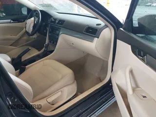 2014 Volkswagen Passat S с VIN 1VWAP7A32EC017712, выставлен на аукционе IAAI как лот 41846586 с пробегом 70 387 миль миль и . История ставок и продаж доступна на DreamBid. Изображение 5.