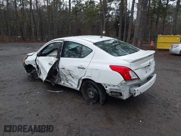 2016 Nissan Versa SV z VIN 3N1CN7APXGL879574, wystawiony jako IAAI lot #41510622 z przebiegiem 121 094 mil mil oraz . Historia ofert i sprzedaży dostępna na DreamBid. Obrazek 3.