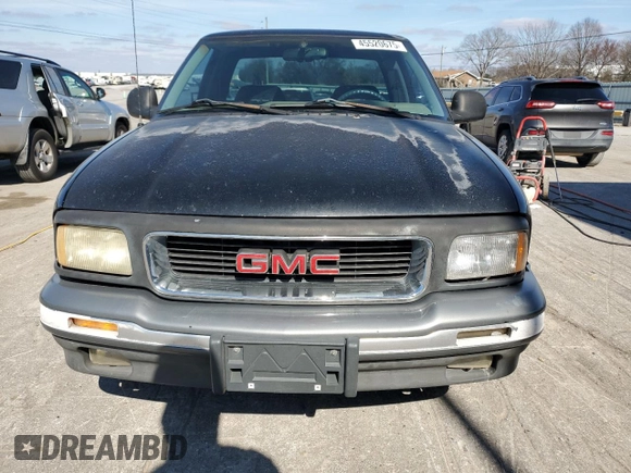 1996 GMC Sonoma SLS with VIN 1GTCS19XXT8530270, listed as a Copart auction lot 45520675 with 263,828 mi miles and Salvage Title. Bid and sale history available at carsss.com. Image 5.