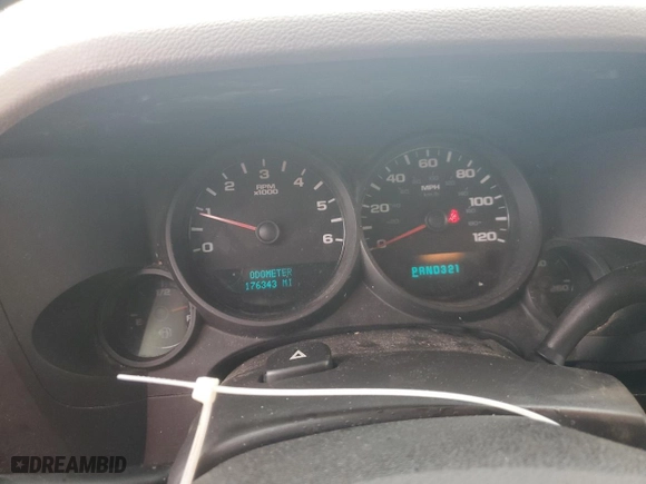 2007 Chevrolet Silverado 1500 LT w/1LT with VIN 1GCEC19J77Z631073, listed as a Copart auction lot 81812354 with 176,343 mi miles and Clean Title. Bid and sale history available at carsss.com. Image 9.