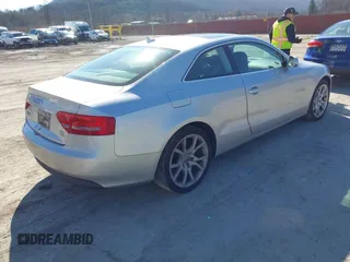 2012 Audi A5 Premium Plus z VIN WAULFAFR2CA003730, wystawiony jako IAAI lot #41659627 z przebiegiem 110 392 mil mil oraz . Historia ofert i sprzedaży dostępna na DreamBid. Obrazek 4.