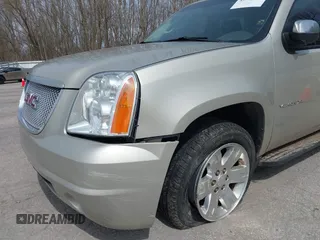 2014 GMC Yukon XL SLT with VIN 1GKS2KE71ER110308, listed as a IAAI auction lot 41940610 with 202,071 mi miles. Bid and sale history available at carsss.com. Image 6.