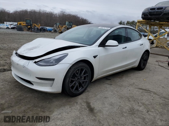 2022 Tesla Model 3 z VIN 5YJ3E1EA5NF324625, wystawiony jako Copart lot #46974745 z przebiegiem 106 617 mil mil oraz Szkoda całkowita • Salvage title. Historia ofert i sprzedaży dostępna na DreamBid. Obrazek 1.