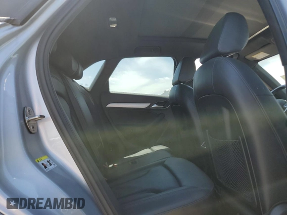 2018 Audi Q3 Premium z VIN WA1BCCFS3JR016890, wystawiony jako Copart lot #52594015 z przebiegiem 63 871 mil mil oraz Szkoda całkowita • Salvage title. Historia ofert i sprzedaży dostępna na DreamBid. Obrazek 11.