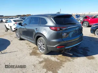 2023 Mazda CX-9 Carbon Edition z VIN JM3TCBDY2P0633889, wystawiony jako IAAI lot #41804791 z przebiegiem 20 454 mil mil oraz . Historia ofert i sprzedaży dostępna na DreamBid. Obrazek 3.