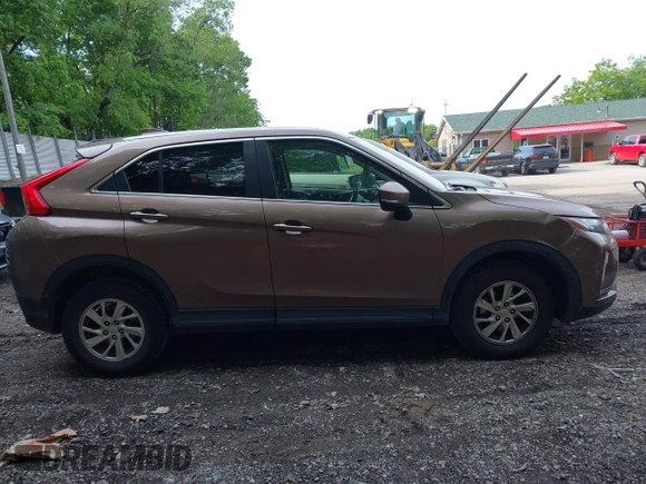 2018 Mitsubishi Eclipse Cross ES z VIN JA4AT3AA9JZ039973, wystawiony jako IAAI lot #42350915 z przebiegiem 136 369 mil mil oraz . Historia ofert i sprzedaży dostępna na DreamBid. Obrazek 13.