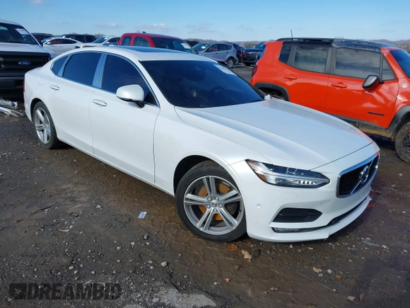 2018 Volvo S90 Momentum with VIN LVY982MK5JP036453, listed as a IAAI auction lot 41269326 with 82,231 mi miles. Bid and sale history available at carsss.com. Image 1.