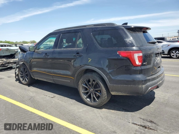 2017 Ford Explorer XLT with VIN 1FM5K8D81HGA05513, listed as a Copart auction lot 62492985 with 121,729 mi miles and Salvage title. Bid and sale history available at DreamBid. Image 2.