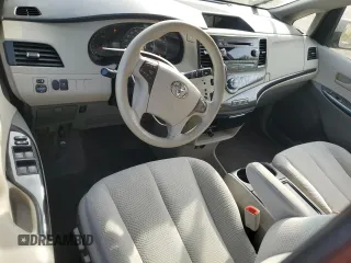 2014 Toyota Sienna LE AAS z VIN 5TDKK3DC2ES444056, wystawiony jako Copart lot #54064405 z przebiegiem 146 550 mil mil oraz Szkoda całkowita • Salvage title. Historia ofert i sprzedaży dostępna na DreamBid. Obrazek 8.