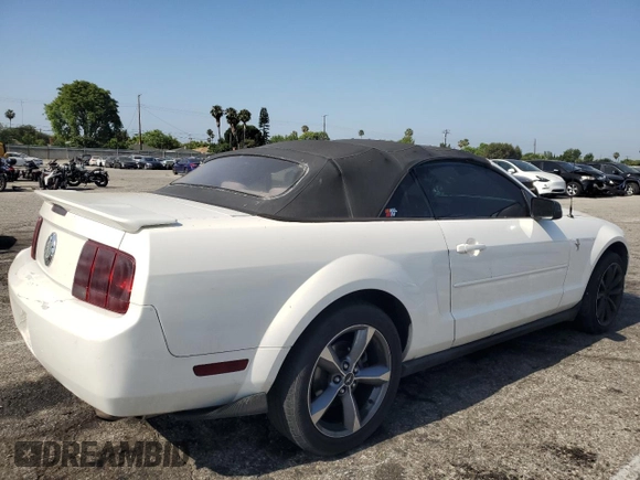 2007 Ford Mustang Deluxe z VIN 1ZVFT84NX75272930, wystawiony jako Copart lot #61072165 z przebiegiem 137 513 mil mil oraz Szkoda całkowita • Salvage title. Historia ofert i sprzedaży dostępna na DreamBid. Obrazek 3.