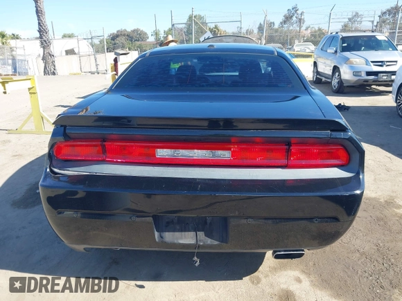 2014 Dodge Challenger R/T z VIN 2C3CDYBT2EH313789, wystawiony jako IAAI lot #42020945 z przebiegiem 182 788 mil mil oraz . Historia ofert i sprzedaży dostępna na DreamBid. Obrazek 17.