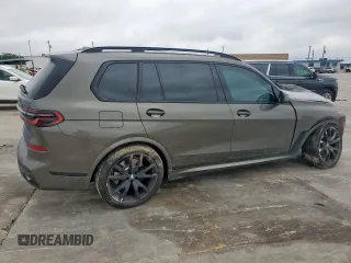 2024 BMW X7 xDrive40i z VIN 5UX23EM03R9U96572, wystawiony jako Copart lot #54822015 z przebiegiem Nie podano mil oraz Szkody całkowita. Historia ofert i sprzedaży dostępna na DreamBid. Obrazek 3.