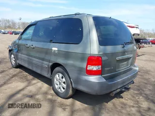 2005 Kia Sedona LX with VIN KNDUP132X56678100, listed as a IAAI auction lot 42085299 with 115,217 mi miles. Bid and sale history available at carsss.com. Image 3.