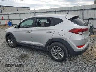 2016 Hyundai Tucson SE z VIN KM8J23A46GU242131, wystawiony jako Copart lot #57599675 z przebiegiem 76 940 mil mil oraz Czysty tytuł • Clean title. Historia ofert i sprzedaży dostępna na DreamBid. Obrazek 2.