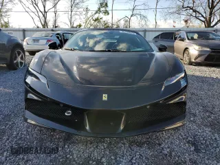 2022 Ferrari SF90 z VIN ZFF95NLA6N0276511, wystawiony jako Copart lot #45742815 z przebiegiem Nie podano mil oraz Szkody całkowita. Historia ofert i sprzedaży dostępna na DreamBid. Obrazek 5.