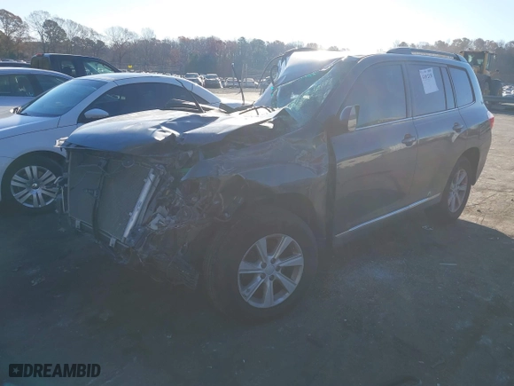 2013 Toyota Highlander with VIN 5TDZK3EH9DS140987, listed as a IAAI auction lot 41012130 with 141,832 mi miles. Bid and sale history available at carsss.com. Image 2.