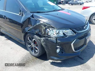 2019 Chevrolet Sonic LT z VIN 1G1JD5SBXK4148018, wystawiony jako IAAI lot #42258275 z przebiegiem 114 348 mil mil oraz . Historia ofert i sprzedaży dostępna na DreamBid. Obrazek 6.