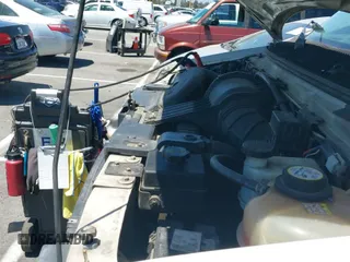 2006 Ford Econoline Cargo z VIN 1FTNE24L06DA80246, wystawiony jako IAAI lot #42630383 z przebiegiem 232 882 mil mil oraz . Historia ofert i sprzedaży dostępna na DreamBid. Obrazek 20.