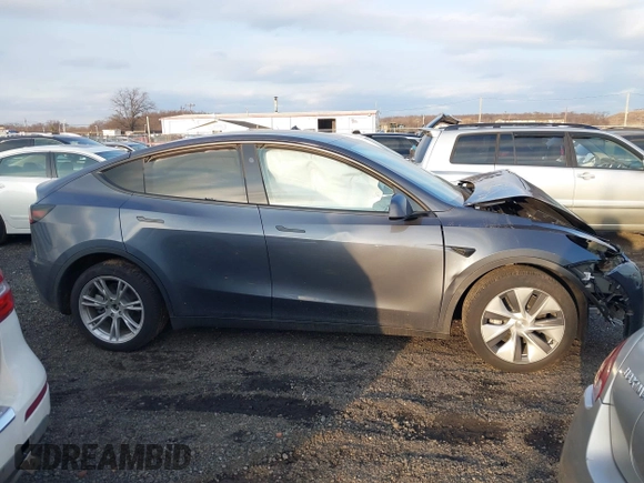 2024 Tesla Model Y Long Range with VIN 7SAYGDEE2RA217008, listed as a IAAI auction lot 41245093 with 17,773 mi miles. Bid and sale history available at carsss.com. Image 13.
